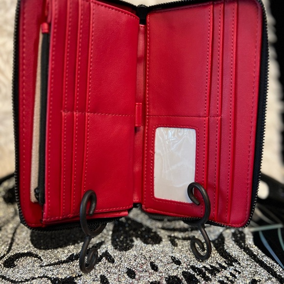 🖤👄🧛‍♀️-NWT STEVE MADDEN VAMPIRE LIP ZIP WALLET/ WRISTLET🖤🧛‍♀️👄 - Picture 9 of 9